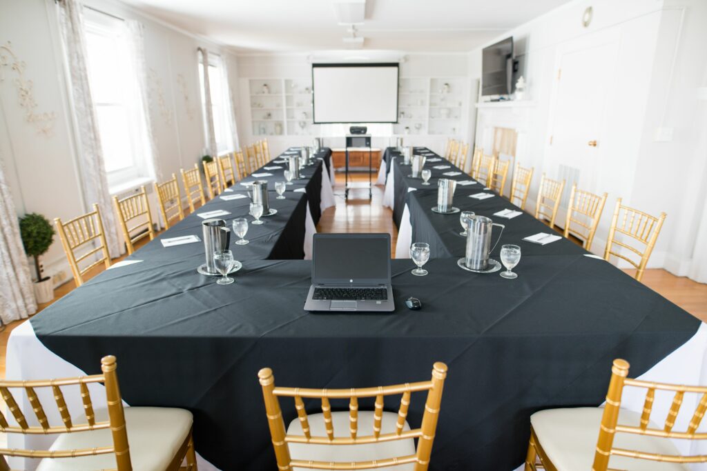 L shaped table with projector screen for meeting